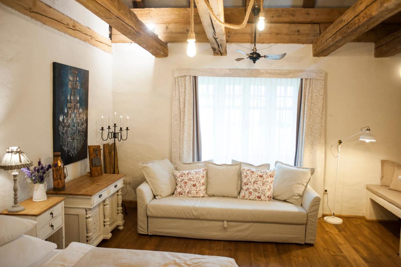 Pajta Apartman Es Vendeghaz Tata Exterior photo
