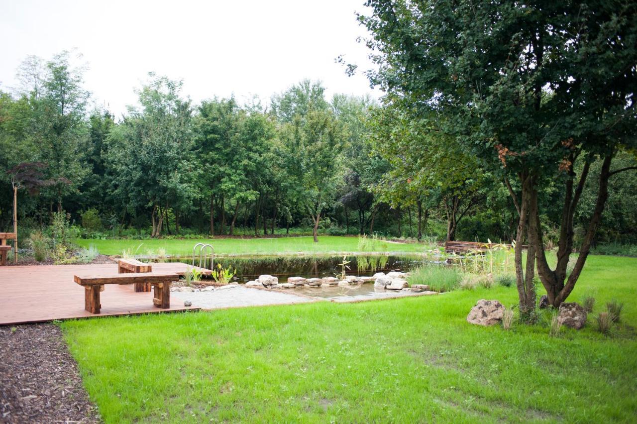 Pajta Apartman Es Vendeghaz Tata Exterior photo
