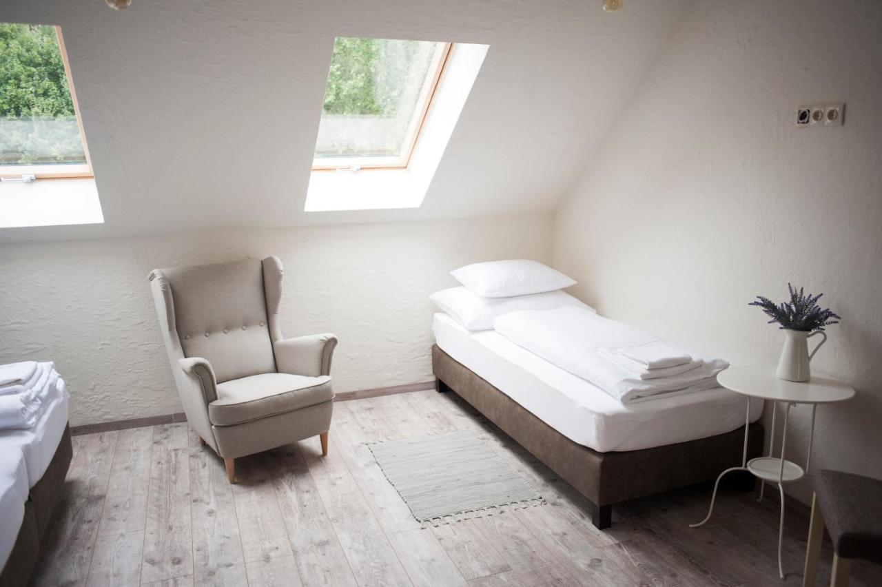 Pajta Apartman Es Vendeghaz Tata Exterior photo